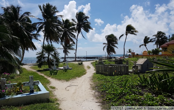 Cementerio de Caye Caulker en la playa, Belize
Curioso cementerio en plena playa

