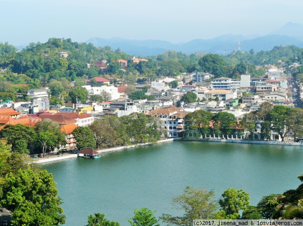 Lago Kandy
Estanque artificial alrededor del cual se desarrolla la vida de la ciudad

