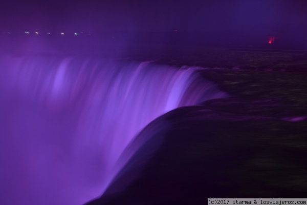 Cataratas de Niagara
catarata por la noche
