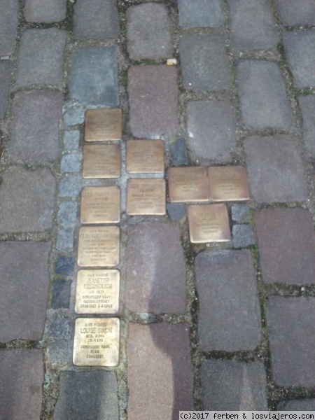 Placas en el suelo en Hamburgo
Placas en el suelo en Hamburgo
