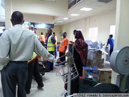 aeropuerto Zanzibar
entrega de maletas en el aeropuerto de Zanzibar
