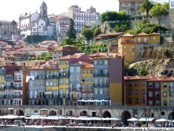 Oporto: barrio de la Ribeira
ciudad que ha sabido sacar provecho turístico de su aire decadente
