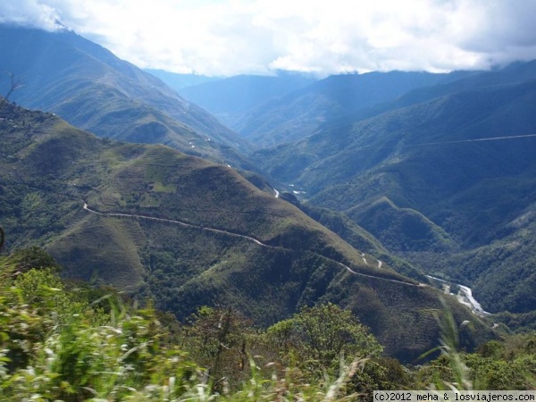 Los yungas bolivianos. Vista desde Coroico
Vista de los yungas bolivianos (selva de montaña) desde Coroico, a 90 km de La Paz
