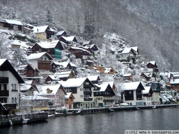 Casitas escalonadas de Hallstatt
Trepan desde el lago
