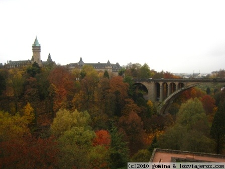 Colores de Otoño
Es la mejor vista que me lleve de mi paso por Luxemburgo. Es el puente de Pont Adolfhe.
