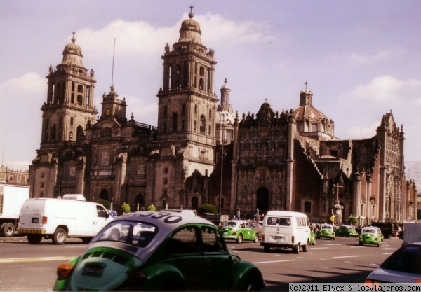 Catedral de México D.F.
El mayor templo de Latinoamérica. Se está hundiendo en el suelo arcilloso que fue en su día el lecho del lago Texcoco.
