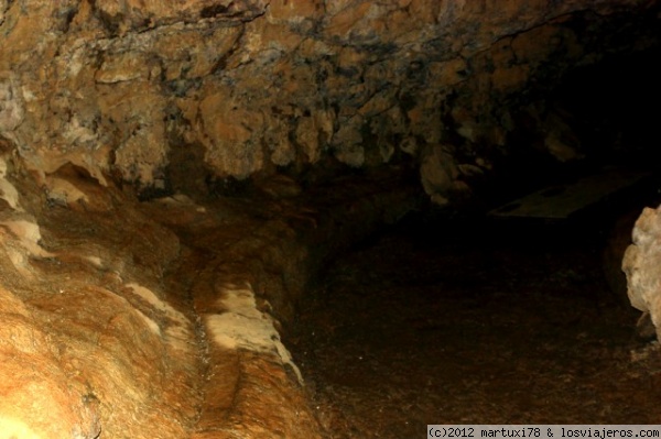 CUEVA DEL VIENTO
Interior de la cueva del viento en Tenerife, siendo la parte que dejan recorrerla con un guía
