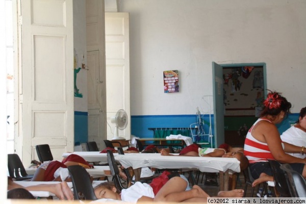 la siesta
niños durmiendo una siesta en una guardería
