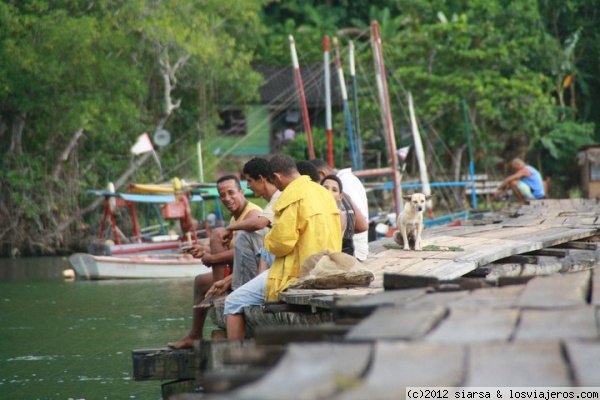 pescando
Pescadores preparando sus aparejos en Boca de Miel (Baracoa)
