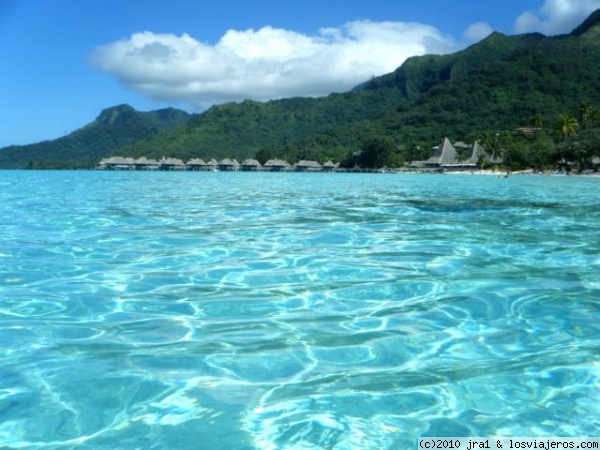 Moorea. Playa Temae. Hotel Sofitel al fondo.
Moorea. Playa Temae. Hotel Sofitel al fondo.
