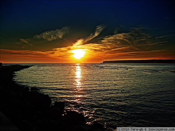 Puesta de sol en Barbate
Barbate es un municipio en la costa de Cadiz.Al fondo internandose en el mar el cabo de Trafalgar
