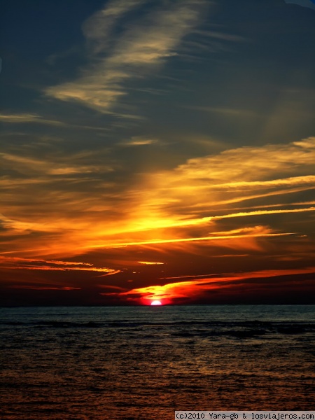 Atardecer en la playa de Barbate
Hice varias fotos de este atardecer...porque el momento lo merecia
