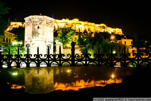 acropolis atenas
foto nocturna ayudada por el capo de un coche
