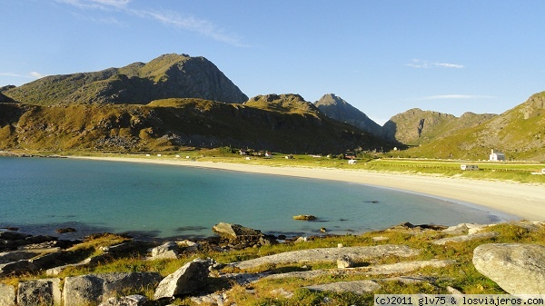 Playa de Haukland
Playa de Haukland en las islas Lofoten. Parece el Caribe con la arena blanca y las aguas cristalinas hasta que metes el pie...
