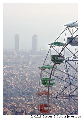 Noria del Tibidabo
Vista de Barcelona con parte de la noria desde el Tibidabo
