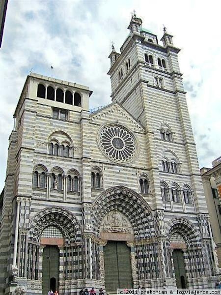 Catedral de Génova
La Iglesia de San Lorenzo es la catedral de la Diócesis de Génova, situado en la región italiana de Liguria y consagrada por el papa Gelasio II en 1118, está dedicada al archiduque de la Iglesia romana, martirizado en 258 en la vía Tiburtina.

