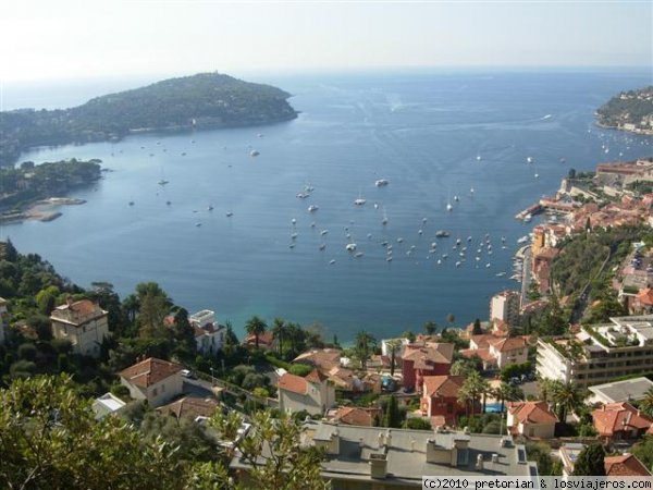 Villefranche sur Mer. Niza
Bahía de Niza con el muelle y las casas de Villefranche-sur-mer. Foto captada desde la Cornisa Media.
