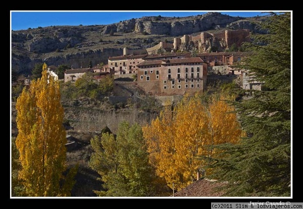 Albarracin en otoño
Foto tomada en otoño del 2010 en Albarracin, al fondo se pueden divisar las murallas del Castillo
