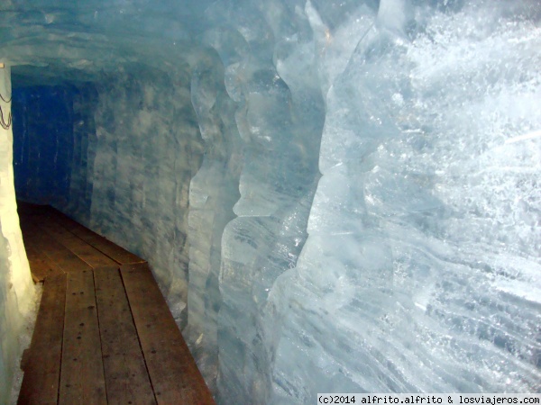 Eisgrotte Rhonegletscher (Furkapass)
Cueva de hielo en Glaciar del Ródano - Puerto de Furkapass
