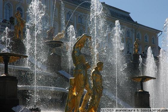 PETERSHOFF-El Versalles Ruso
Tranquilidad y sosiego en la visita a los jardines y fuentes del Palcio de Petershoff, San Petersburgo
