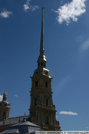 St.Peterburgo:Torre-campanario Fortaleza de Pedro
Torre de la iglesia situada en el interior de la Fortaleza de Pedro, St peterburgo.Sobria pero elegante se vislumbra desde cualquier lado de la ciudad.
