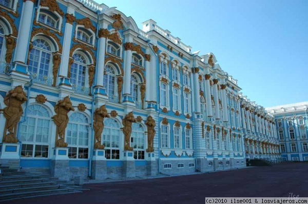 Palacio de Catalina (San Petersburgo)
Catalina redecoró el palacio que había mandado construir Isabel. Unos crían la fama y otros cardan la lana.
