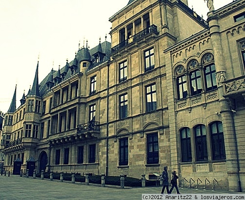 Gran Palacio Ducal Luxemburgo
El Palacio de los Grandes Duques de Luxemburgo es, desde 1890, uno de los edificios más importantes y significativos del Gran Ducado.
