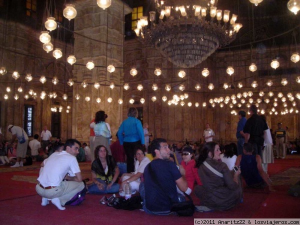 En el interior de la Mezquita Muhamad Alí
Vista de Mezquita Muhamad Alí también es conocida como la mezquita de alabastro dentro de la ciudadela.
Construída en honor a Muhamad Alí entre los años 1830 y 1848
