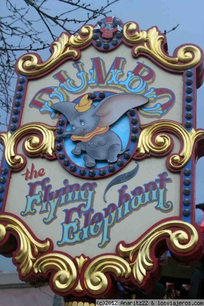 Cartel en la entrada de la atraccion Dumbo
Cartel en la entrada de la atraccion Dumbo 