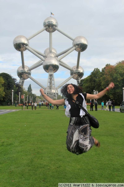Yo en el Atomium de Bruselas
El Atomium fue el pabellón principal y el símbolo de la Exposición Universal de Bruselas de 1958.
