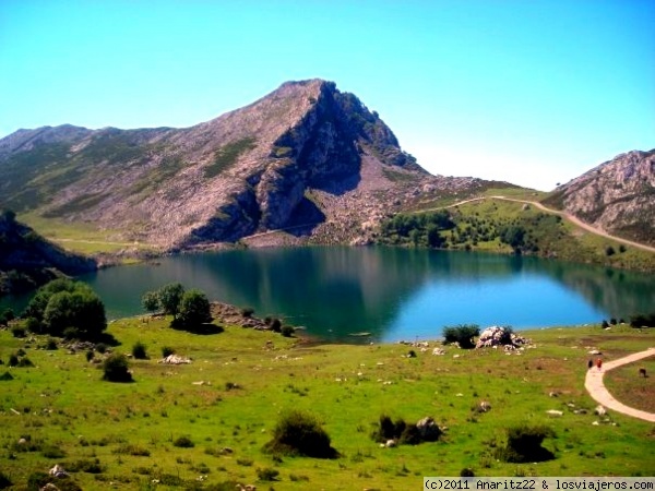 Lagos de Covadonga - Lago Enol
Los Lagos de Covadonga están dentro del Parque Nacional de Picos de Europa en Asturias.
