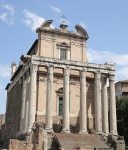 Templo de Antonino y Faustina
Roma, Italia