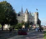 El Castillo de Het Steen en la lejania