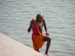 sadhu en el Ganges