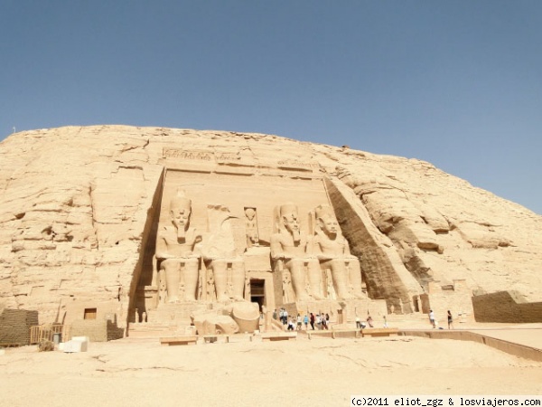 ABU SIMBEL
templo de Ramses. cuando lo vi pense: ¿estudiaron en Egipto los Nabateos?
