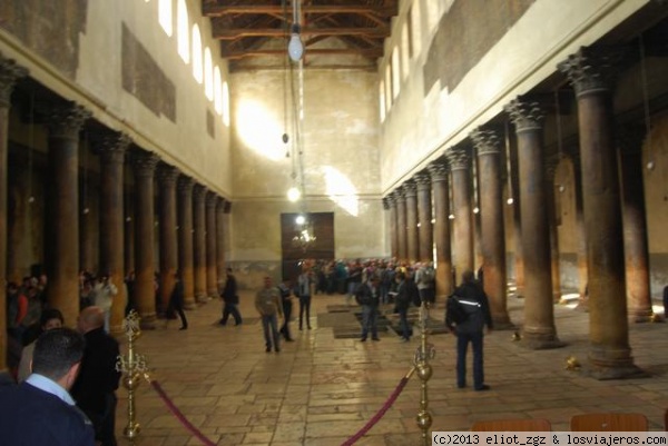 interior de la iglesia de la Natividad, en Bethelem (belén)
iglesia construida - supuestamente - donde dió a luz María a Jesuscristo según evangelios del NT
