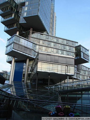 Edificio Hannover
Edificio Hannover si mal no recuerdo dedicado a oficinas
