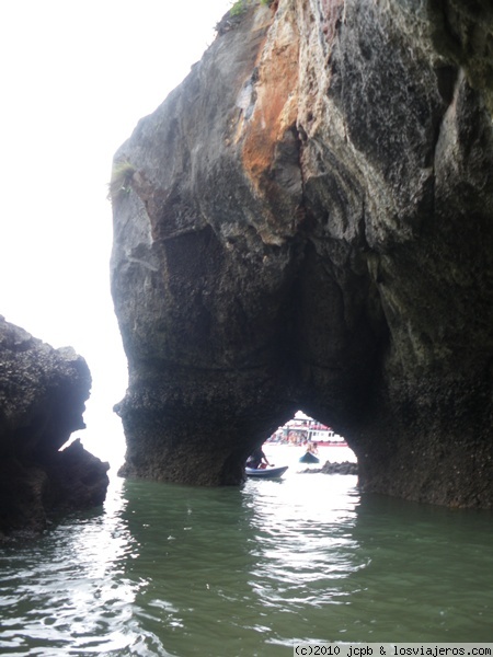 Roca de elefante
En los paseos en canoa se pueden ver cosas como esta roca con forma de cabeza de elefante
