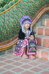Niña con traje Hmong