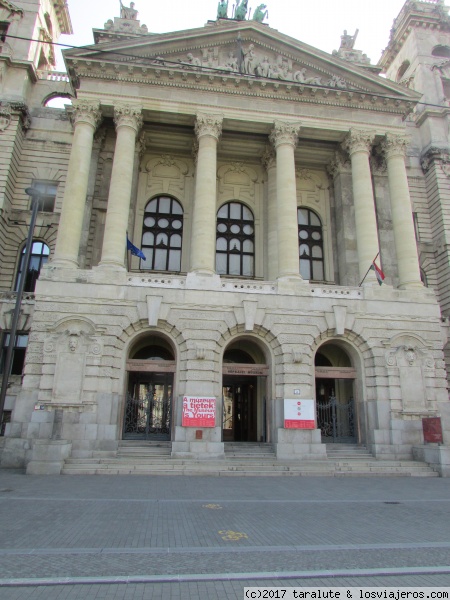 Museo Etnográfico, Budapest
Entrada al museo que trata sobre la historia y costumbres del pueblo magyar
