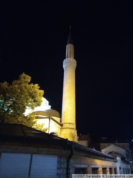 Minarete de la mezquita de Gazi Husrev-Beg, Bascarsija, Sarajevo, Bosnia-Herzegovina
Vista nocturna del maravilloso minarete
