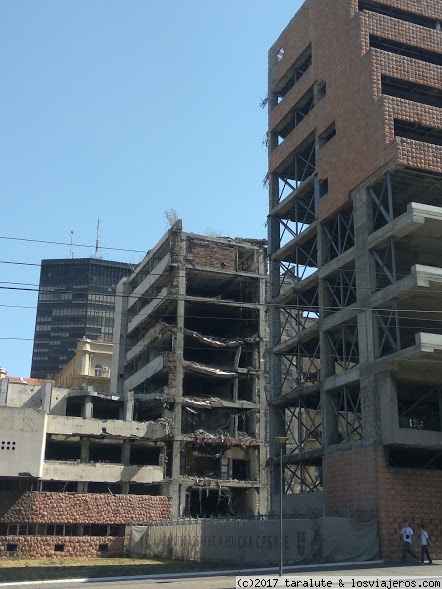 Edificios bombardeados en Belgrado
Con el bombardeo de la OTAN sobre Belgrado en 1999, se acabaron 