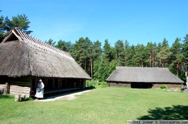 Viviendas rurales estonas. Tallin
Cabañas en el museo etnográfico de Rocca al Mare
