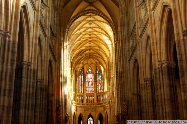 Catedral de San Vito(Praga)
Interior de la Catedral , estilo gótico cuyas complejas bóvedas recuerdan a las catedrales inglesas
