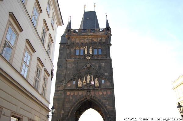 Torre del Puente de la Ciudad Vieja
Torre gótica, ornamento del Puente Carlos y puerta triunfal del camino real

