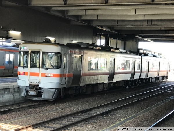 TREN DE TAKAYAMA A NAGOYA
Tren automotor diesel
