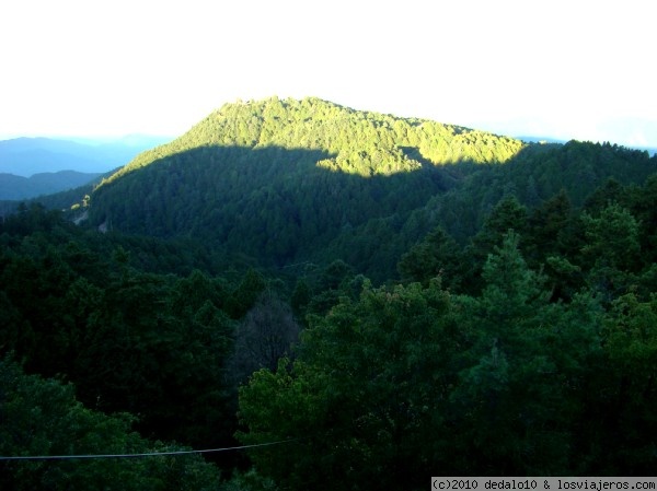 Montañas y bosques de Alishan.- Taiwan
Explotados por la industria maderera,en la actualidad son centro de turismo nacional e internacional.-

