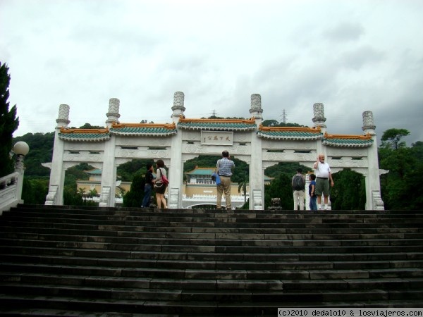 Museo Nacional del Palacio.- Taipei (Taiwan)
Uno de los cuatro mejores museos junto con el Louvre, British y el Metropolitan.- Cuenta con mas de 700.000 piezas chinas de las que se exponen 15.000 rotando cada 3 meses
