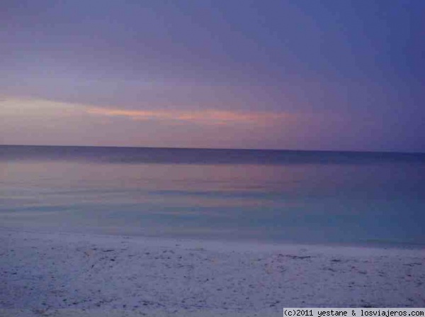 anochecer en cayo levisa
Foto de la playa de cayo levisa despues de la puesta de sol
