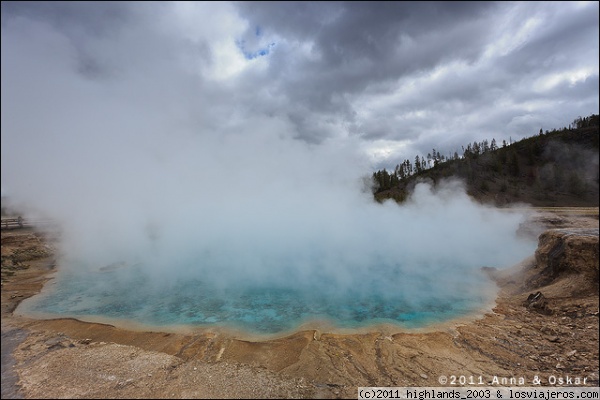 Excelsior Geyser - Yellowstone National Park
Excelsior Geyser - Yellowstone National Park

Se encuentra en Midway Geyser Basin, muy cerca de Old Faithful
